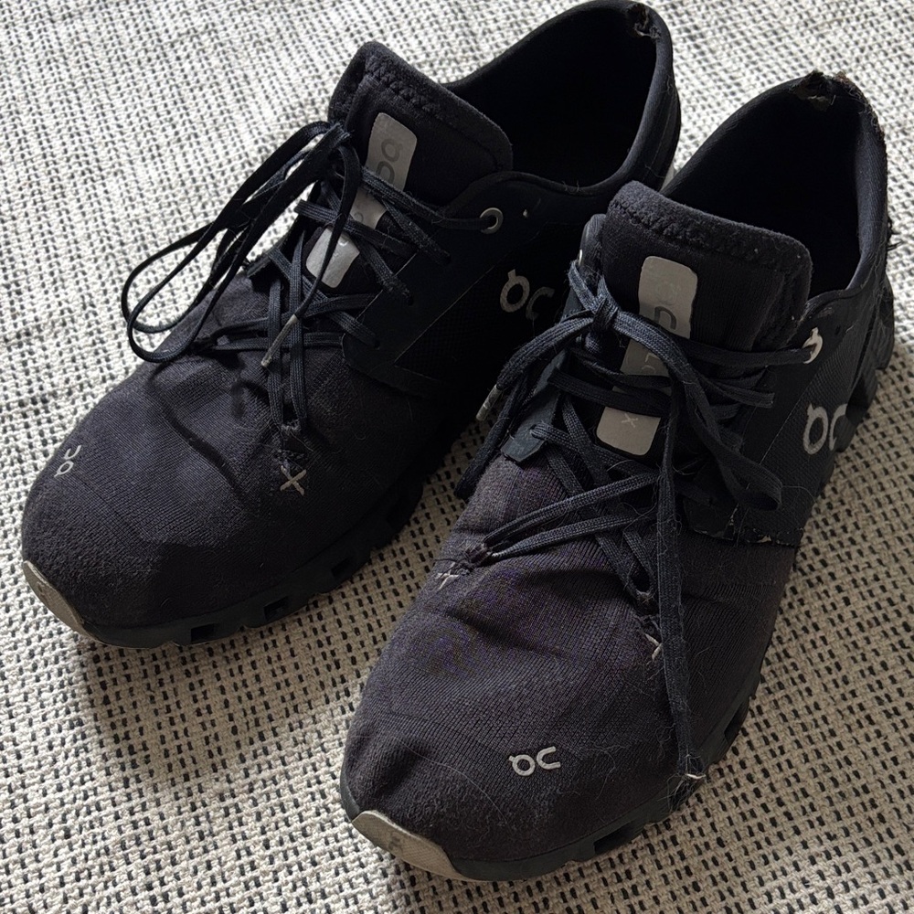 On Running Men's Black and Gray Athletic Shoes SZ 12